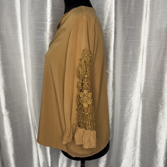 Rusttydustty Women’s Large Boho V Neck Crochet Ruffle Sleeve Tan Brown Blouse - Picture 4 of 7